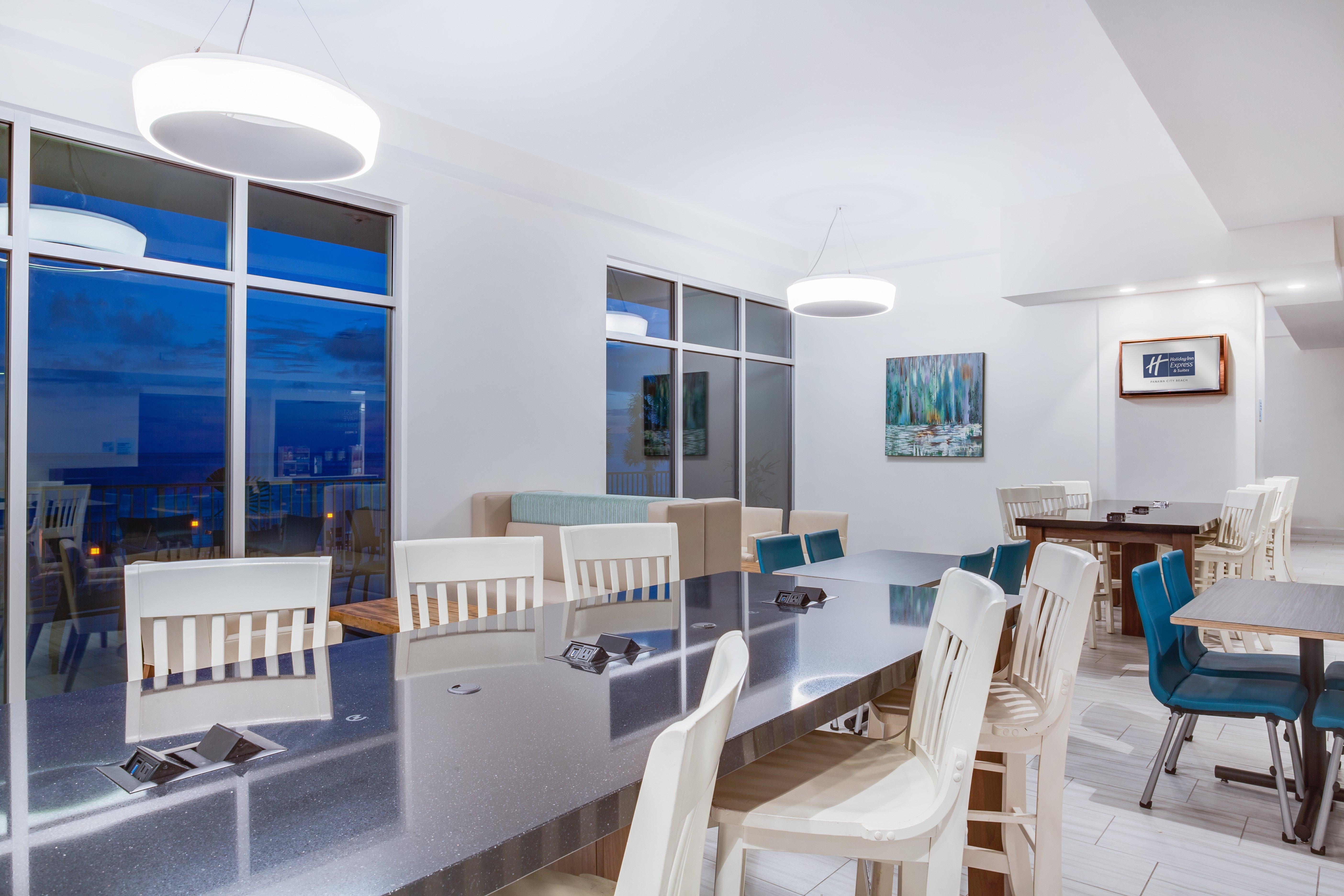 Holiday Inn Express & Suites Panama City Beach Beachfront By Ihg Bagian luar foto
