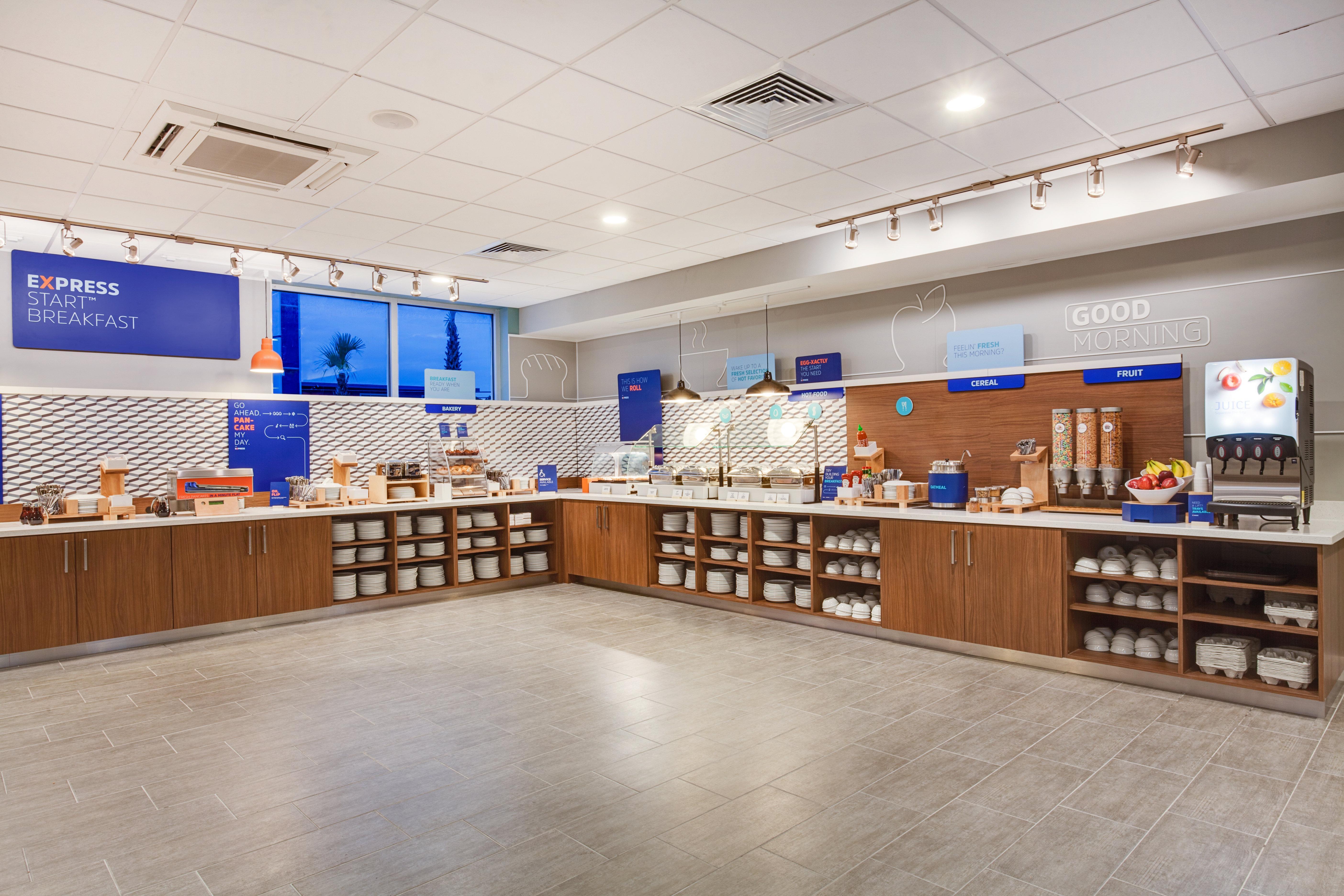 Holiday Inn Express & Suites Panama City Beach Beachfront By Ihg Bagian luar foto