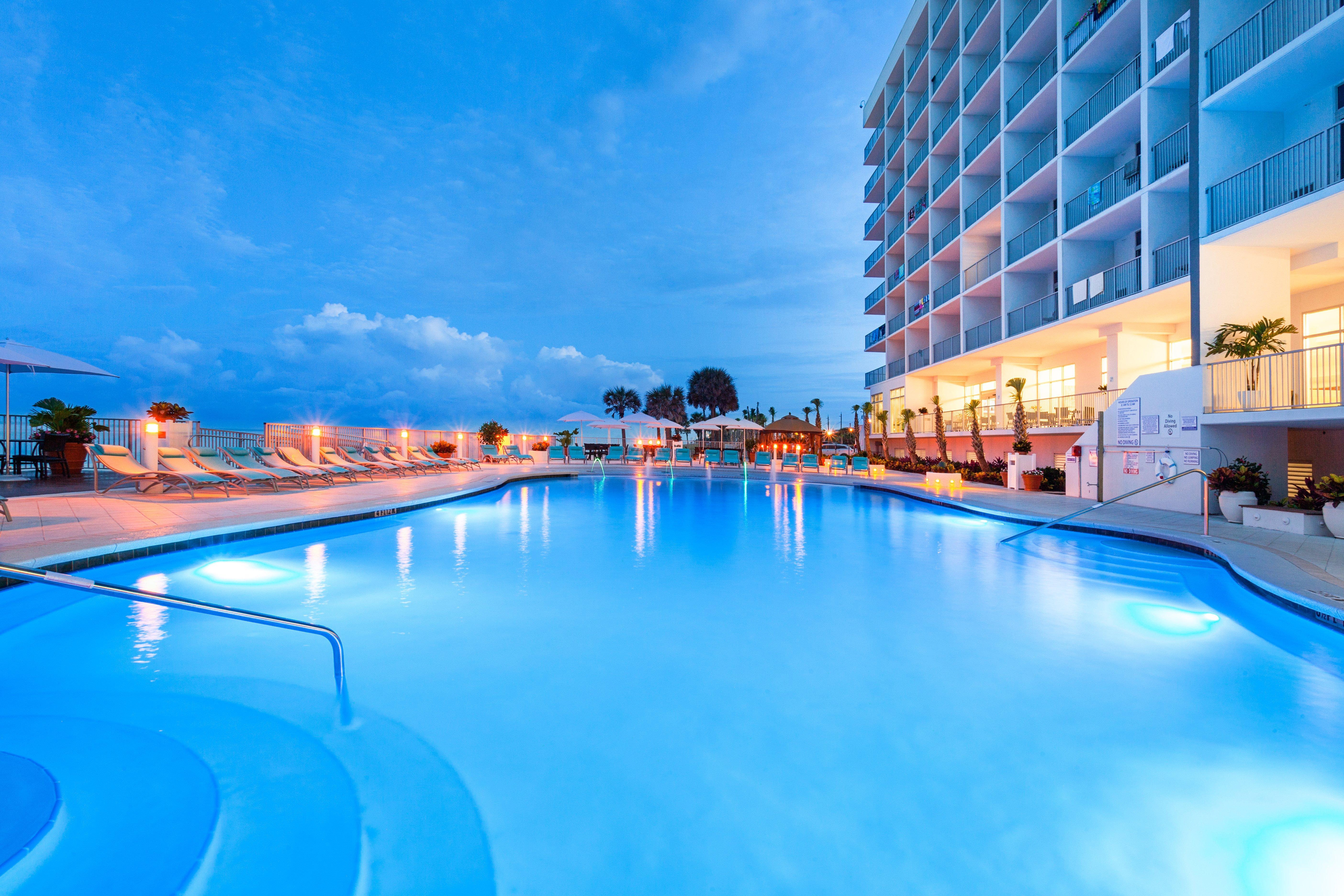 Holiday Inn Express & Suites Panama City Beach Beachfront By Ihg Bagian luar foto
