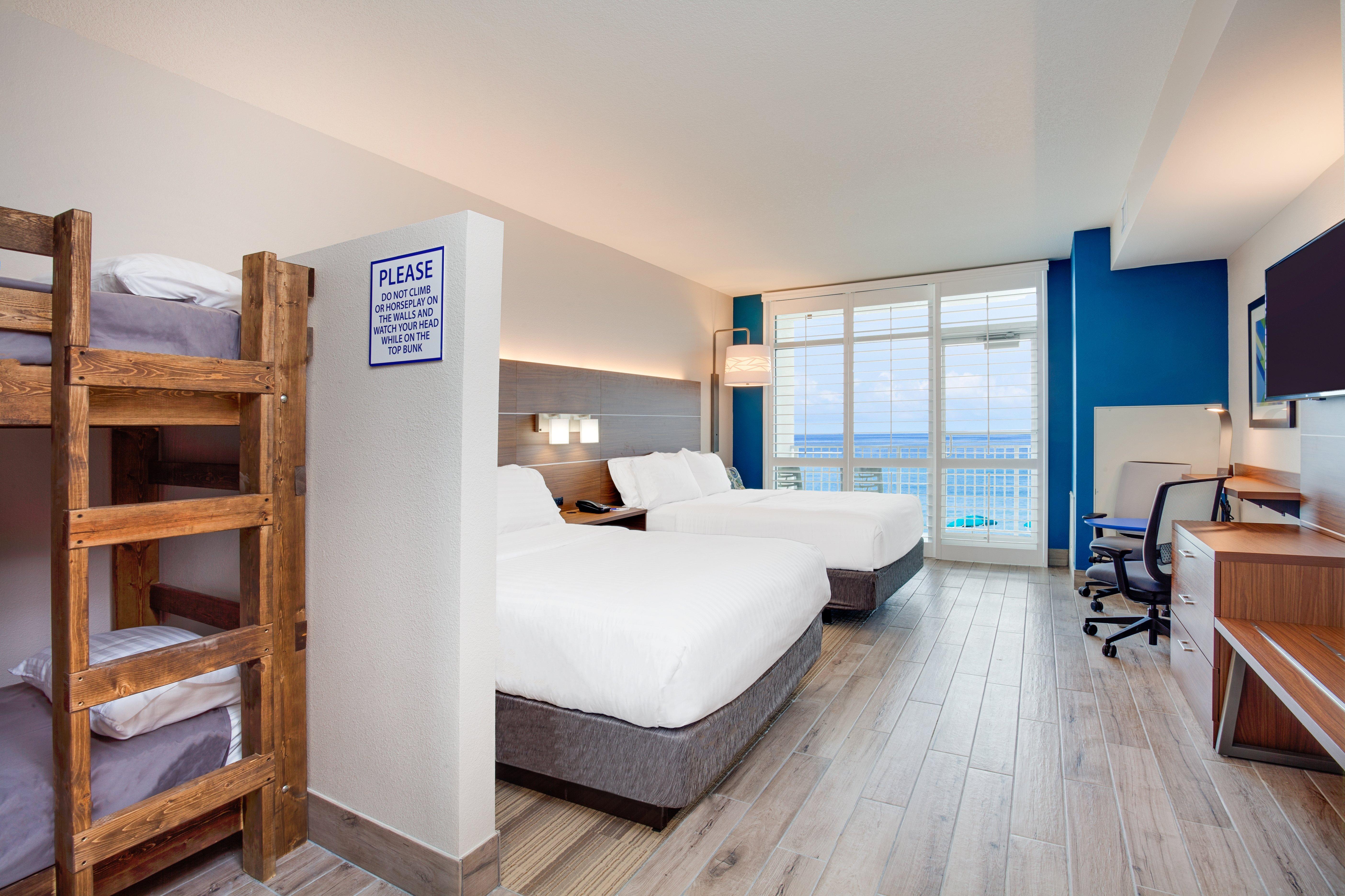 Holiday Inn Express & Suites Panama City Beach Beachfront By Ihg Bagian luar foto