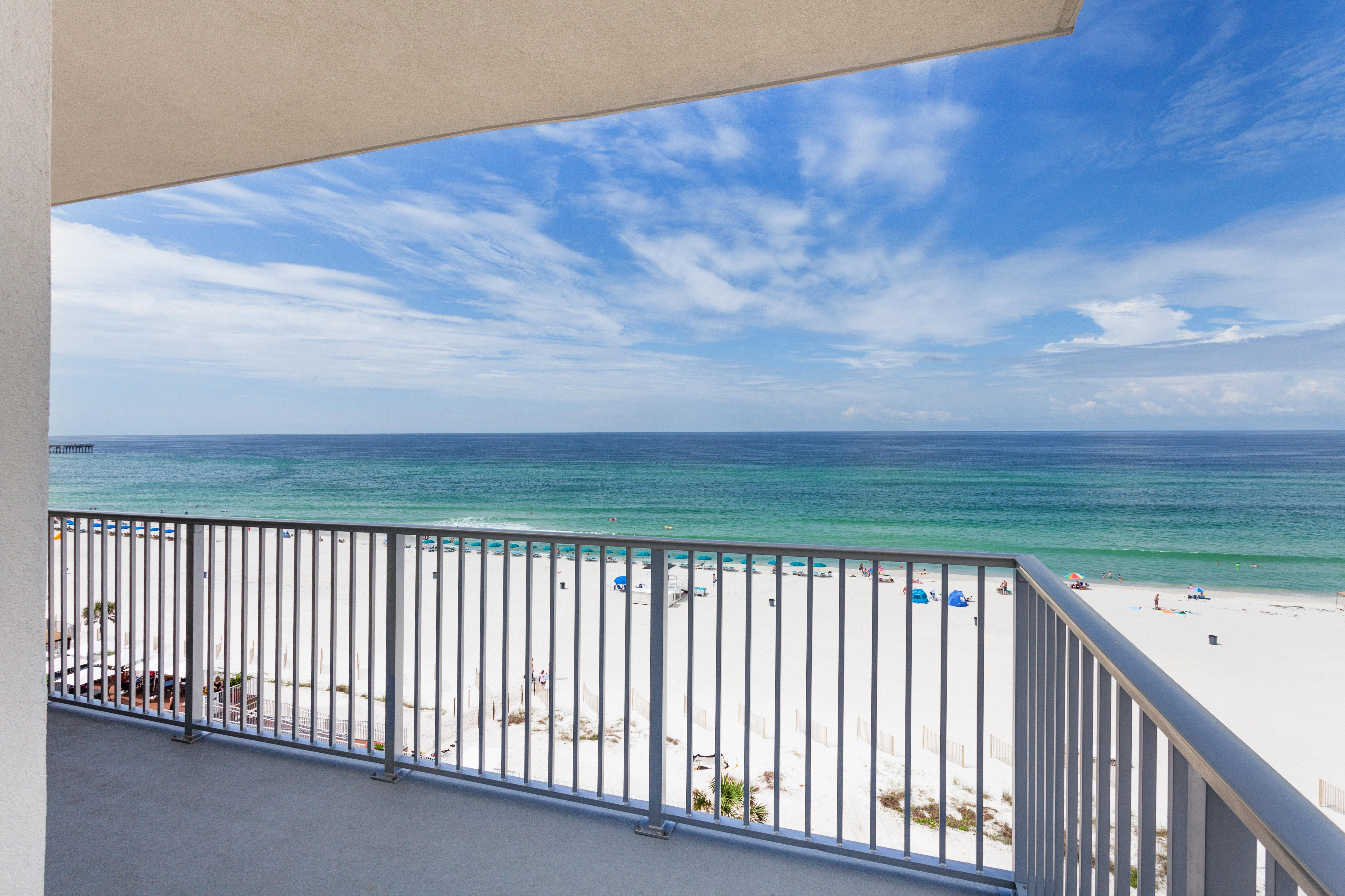 Holiday Inn Express & Suites Panama City Beach Beachfront By Ihg Bagian luar foto