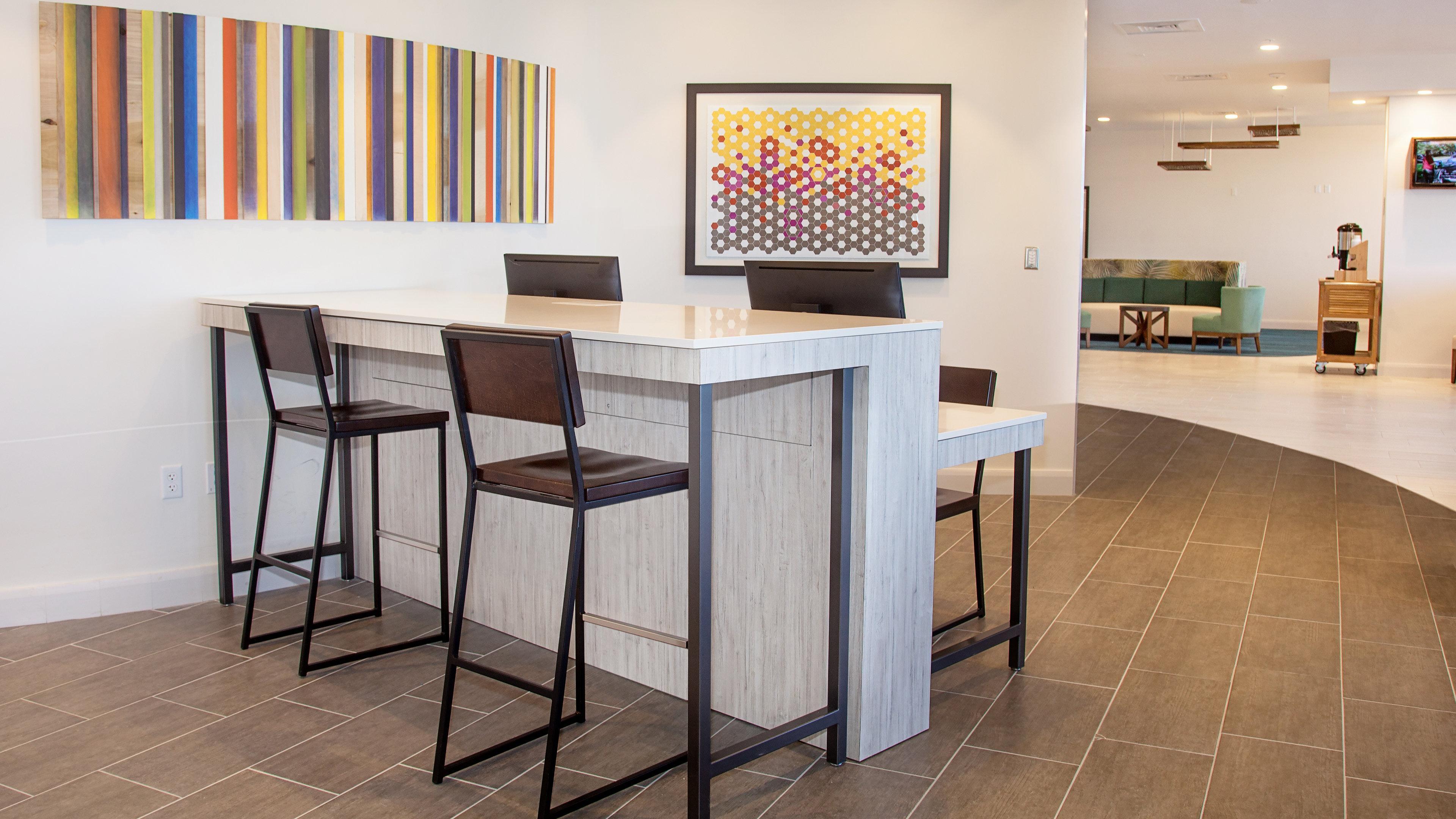 Holiday Inn Express & Suites Panama City Beach Beachfront By Ihg Bagian luar foto