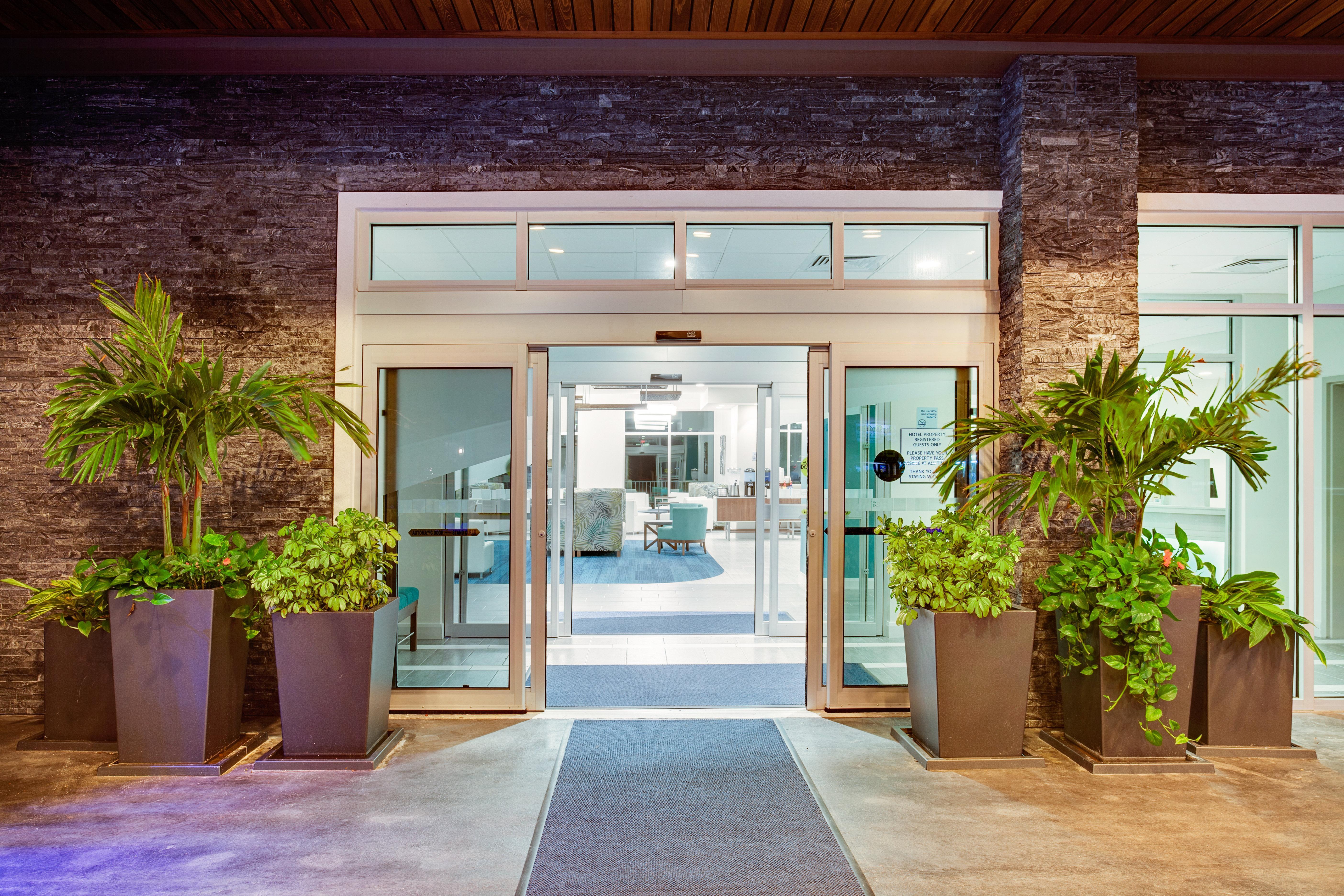 Holiday Inn Express & Suites Panama City Beach Beachfront By Ihg Bagian luar foto