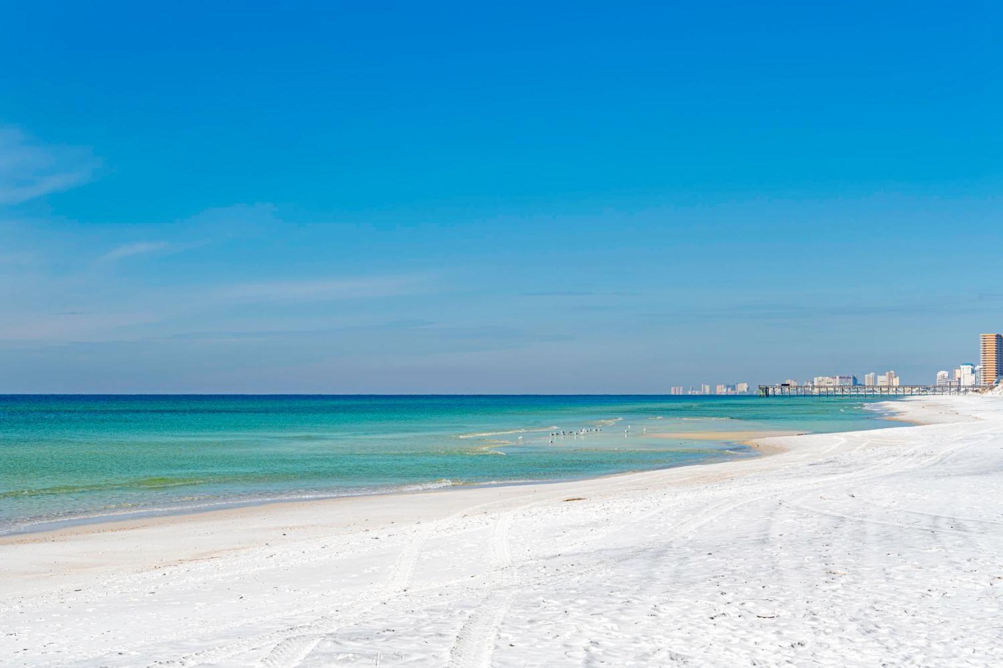 Holiday Inn Express & Suites Panama City Beach Beachfront By Ihg Bagian luar foto