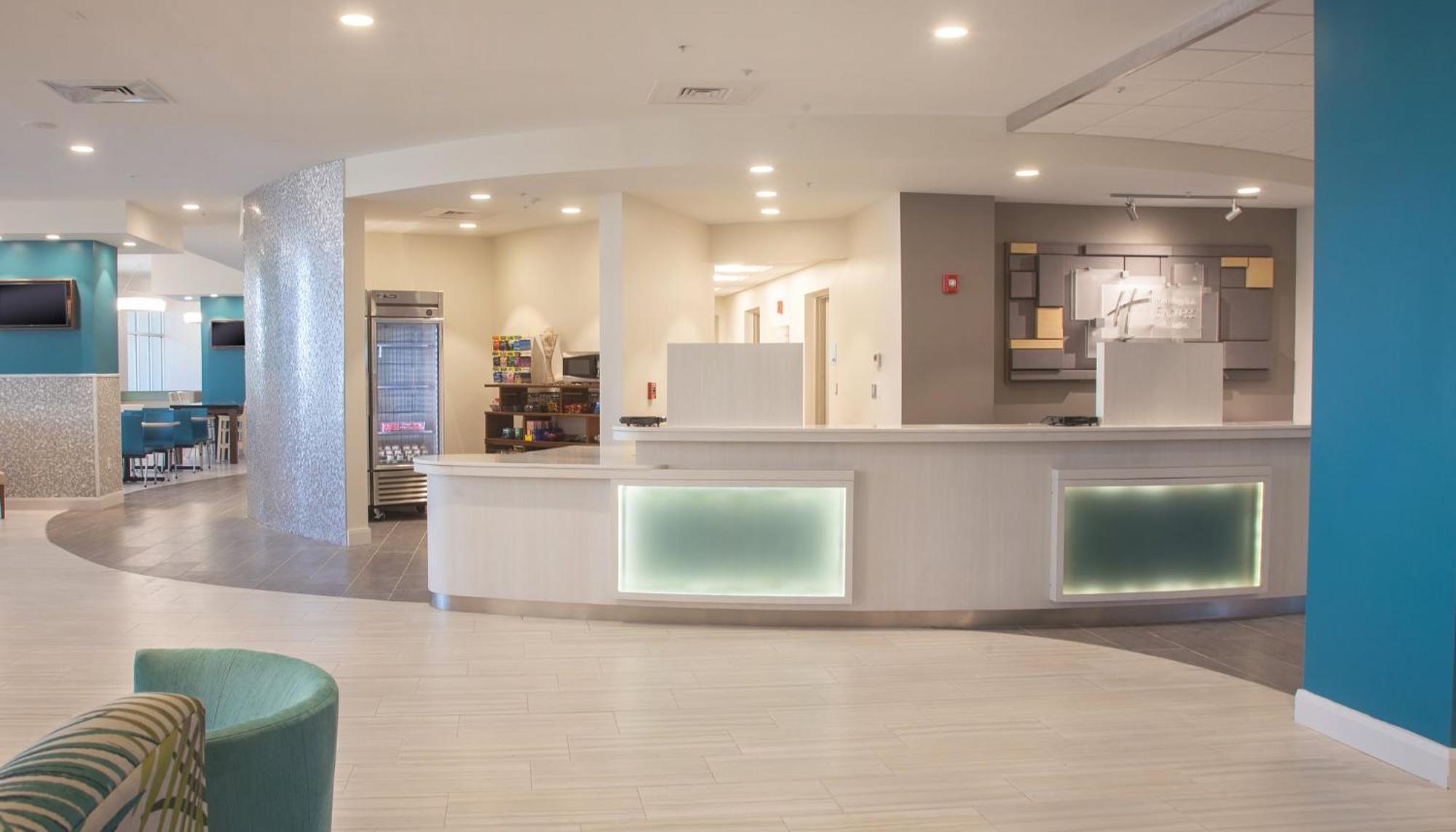 Holiday Inn Express & Suites Panama City Beach Beachfront By Ihg Bagian luar foto