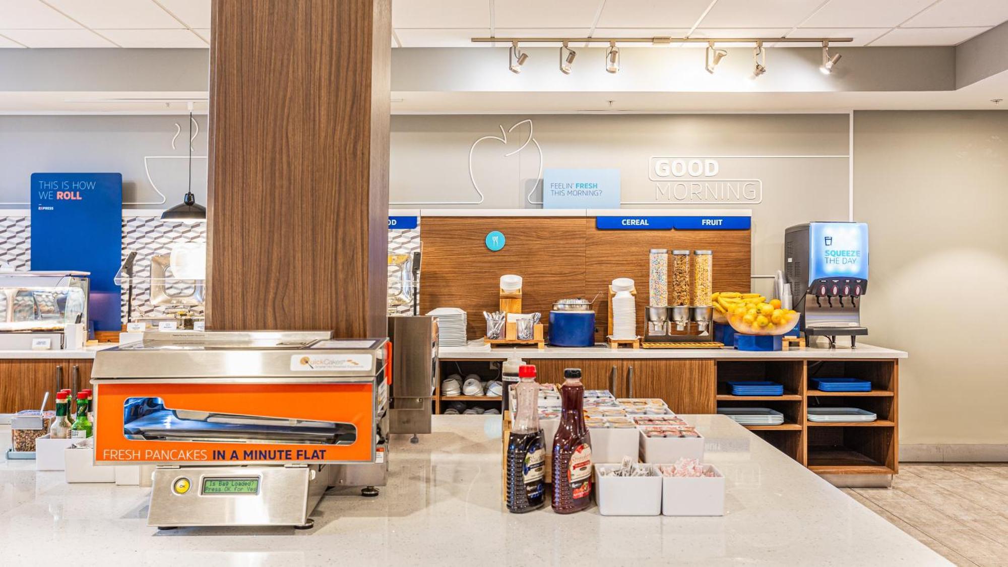 Holiday Inn Express & Suites Panama City Beach Beachfront By Ihg Bagian luar foto