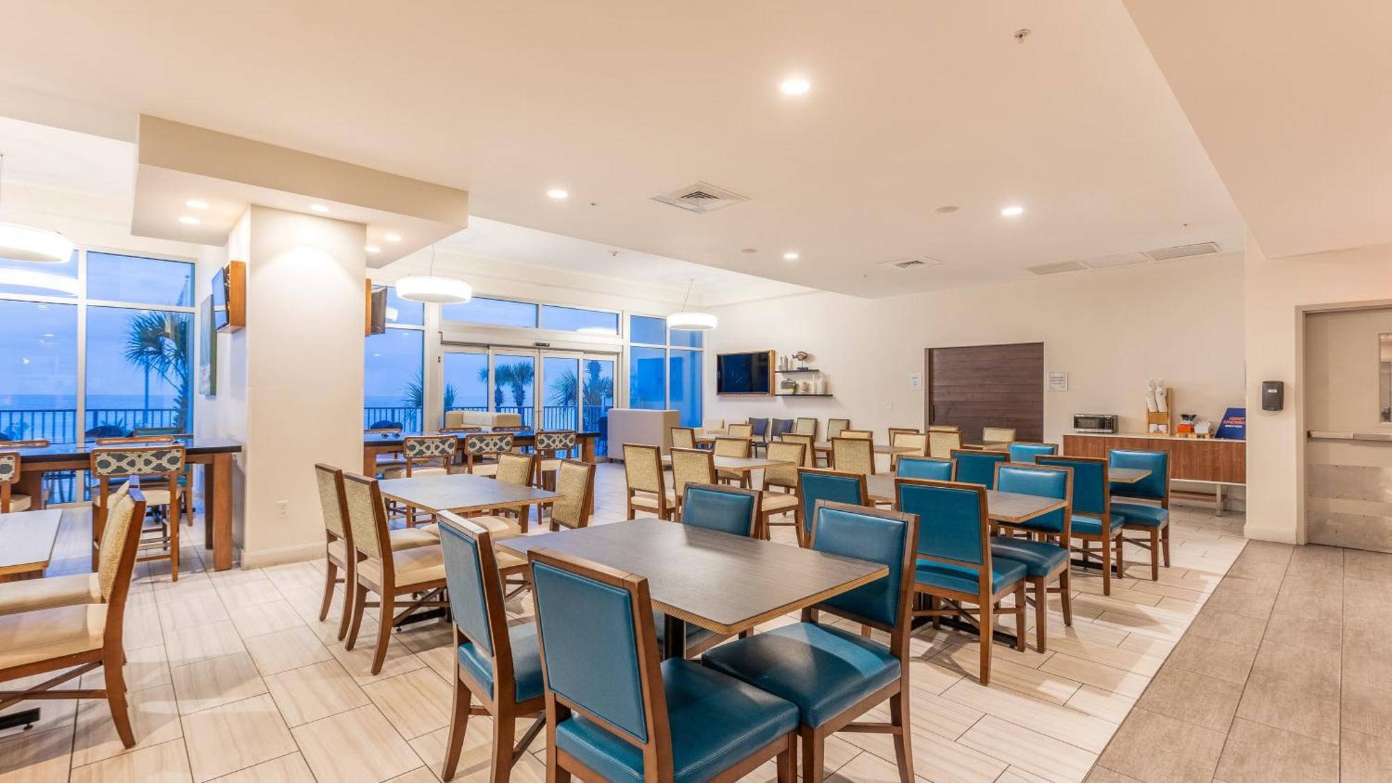 Holiday Inn Express & Suites Panama City Beach Beachfront By Ihg Bagian luar foto