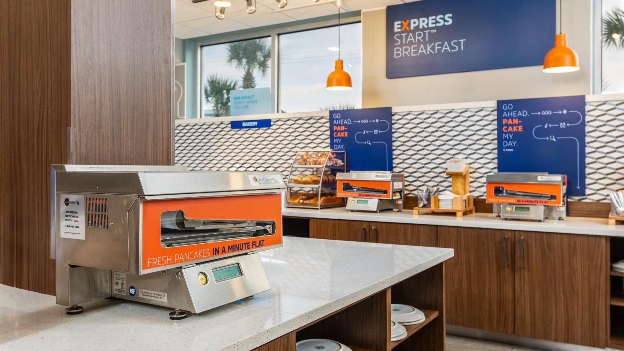 Holiday Inn Express & Suites Panama City Beach Beachfront By Ihg Bagian luar foto
